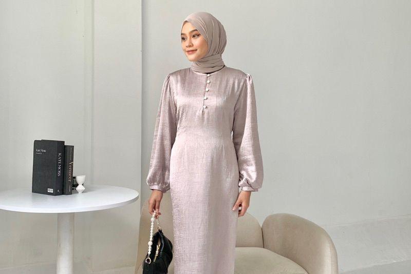 Gimana Cara Merawat Dress Shimmer yang Jadi Tren Lebaran 2024?