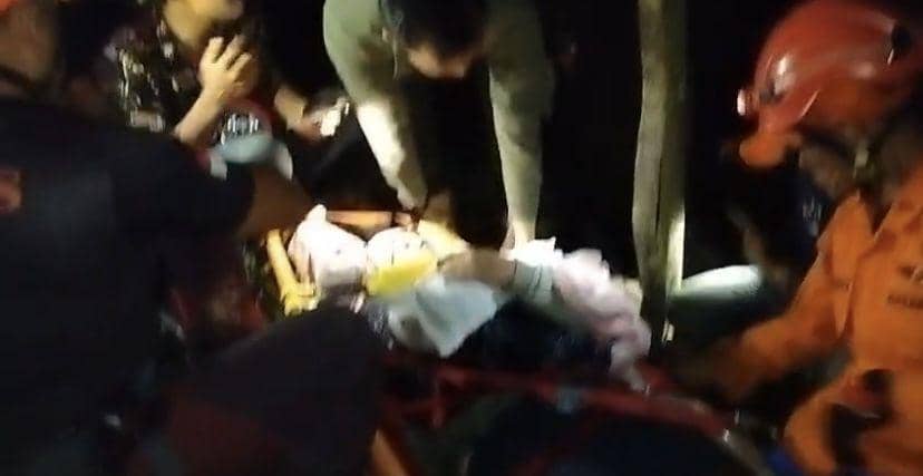 Suasana ditemukan wisatawan mancanegara yang sempat hilang di Sipiso-piso (Dok. Humas Basarnas)