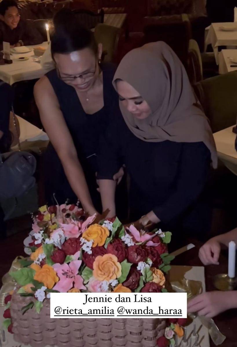 potret Mama Rieta dan Wanda Hara rayakan ulang tahun bersama (Instagram.com/hey_ramaa)