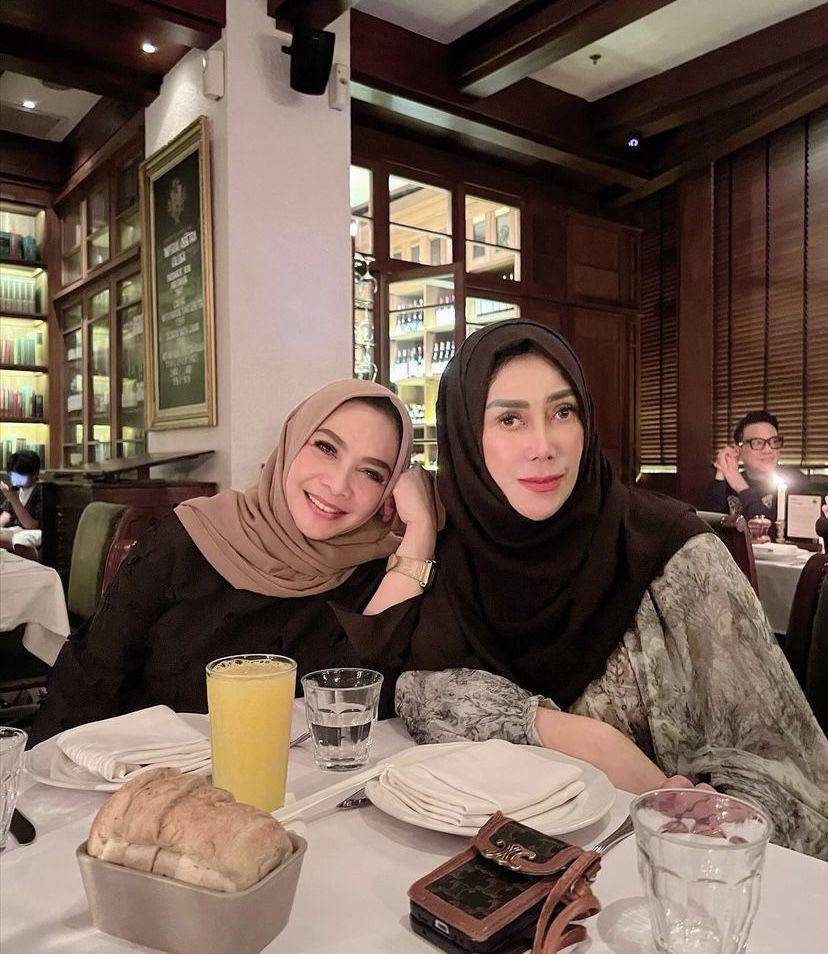 potret Rieta Amilia dan Wanda Harra rayakan ulang tahun bersama (Instagram.com/rieta_amilia)