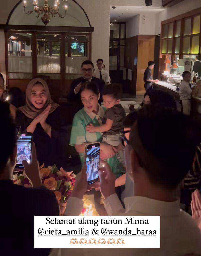potret Rieta Amilia dan Wanda Harra rayakan ulang tahun bersama (Instagram.com/cacatengker)