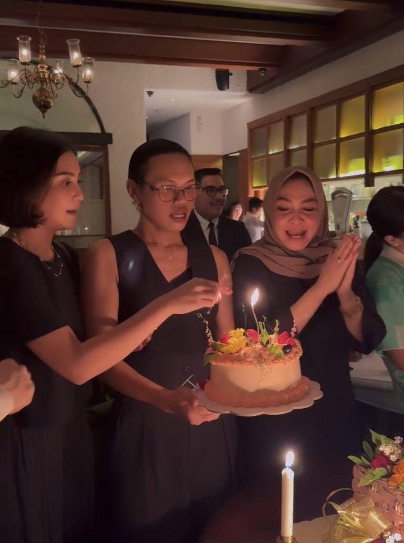 potret Rieta Amilia dan Wanda Harra rayakan ulang tahun bersama (Instagram.com/wanda_harra)