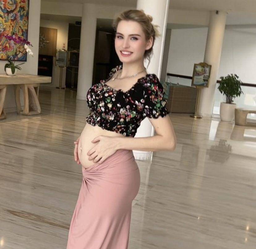 potret baby bump Natasya istri Robby Shine (Instagram.com/natasyashine)