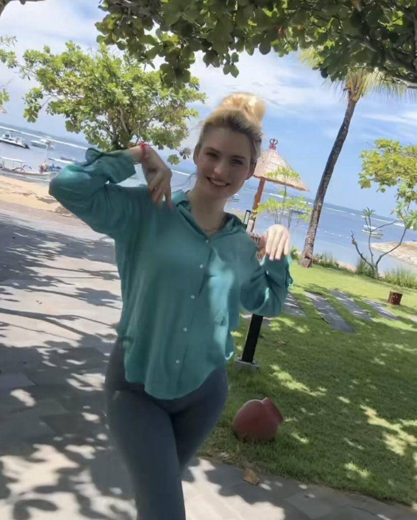 potret baby bump Natasya istri Robby Shine (Instagram.com/natasyashine)