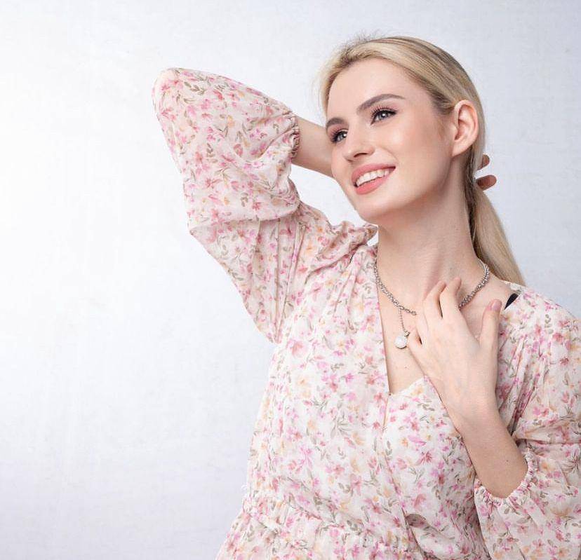 potret baby bump Natasya istri Robby Shine (Instagram.com/natasyashine)