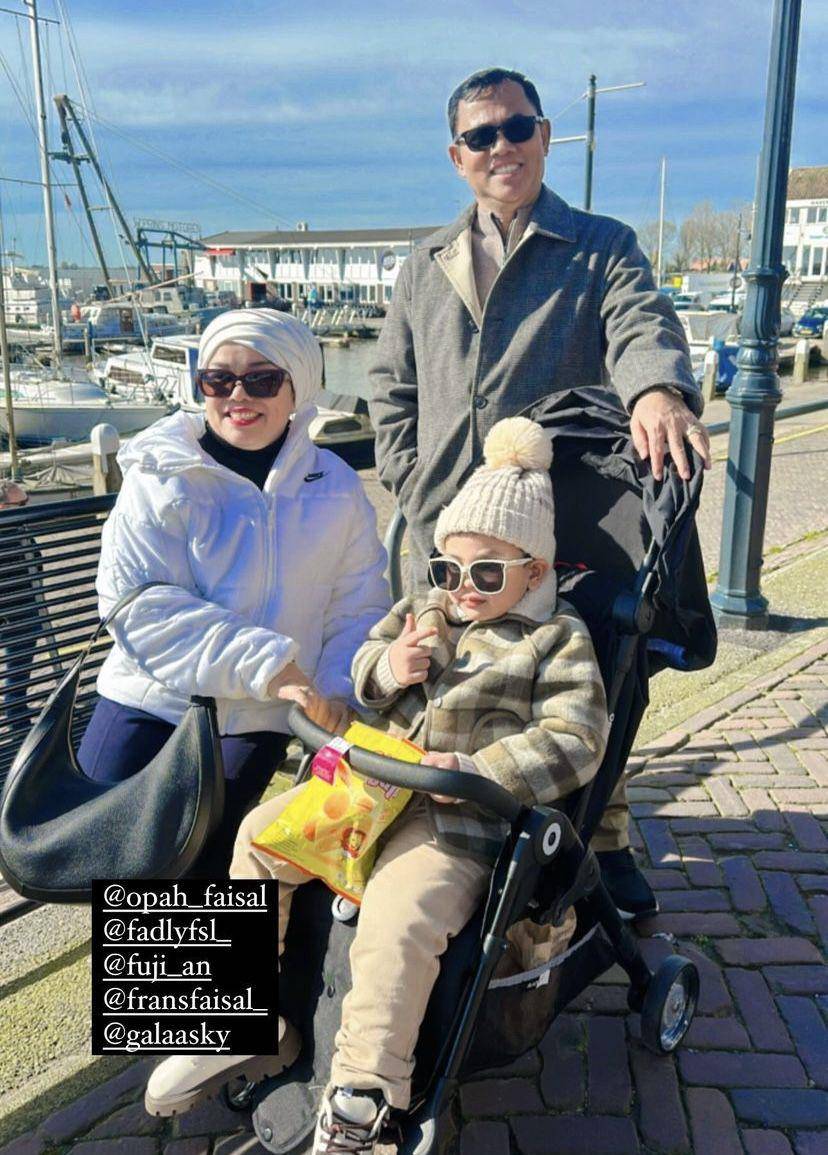 potret Haji Faisal dan istri liburan ke Eropa bersama Gala Sky (Instagram.com/dewizuhriati)