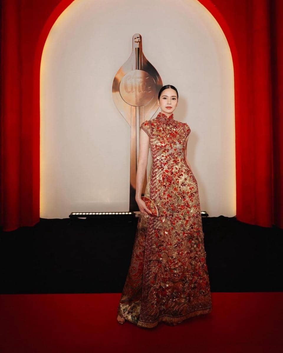 Gaun mewah (instagram.com/laurabas)