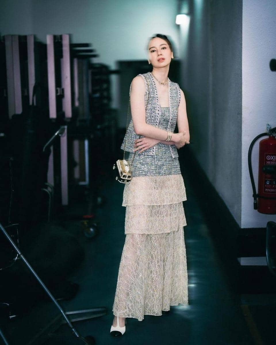 Gaun mewah (instagram.com/laurabas)