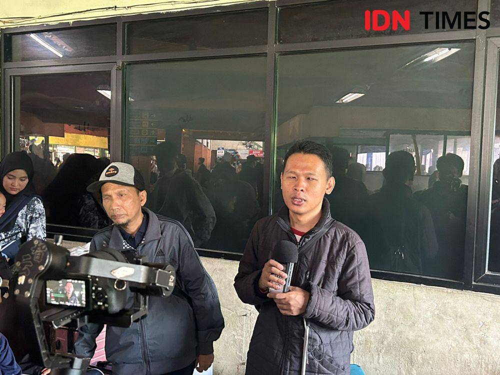 Penyandang Tuna Netra di Terminal Kampung Rambutan (Irsan Rufai Hamdalah/IDN Times)