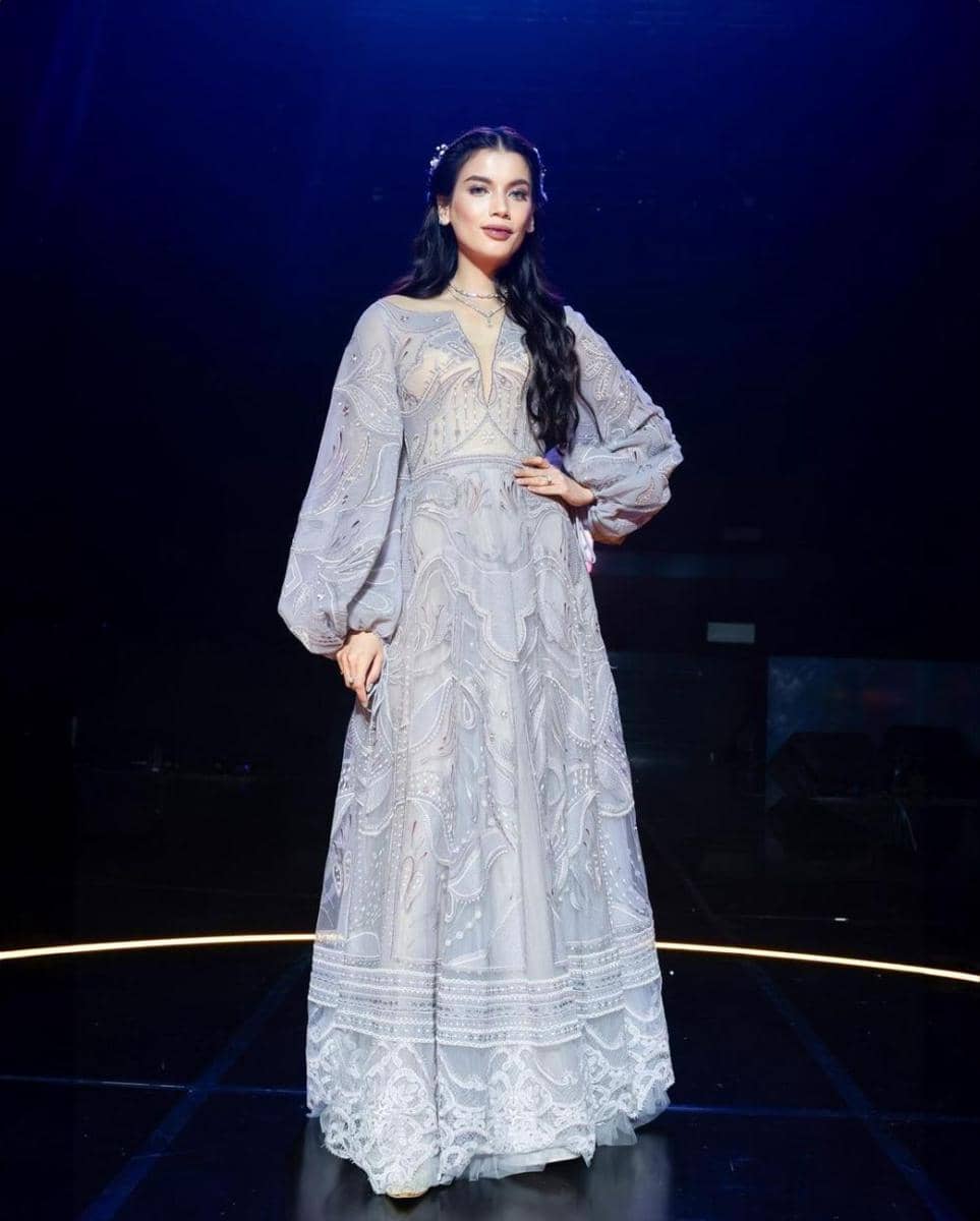 Gaun mewah (instagram.com/sabrinachairunnisa_)