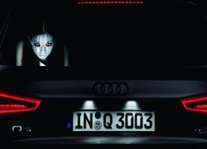 Ilustrasi stiker hantu di kaca belakang mobil (shopee.sg)