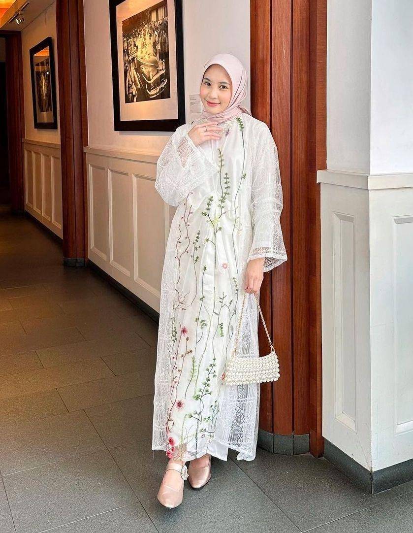 OOTD hijab (instagram com/aisni)