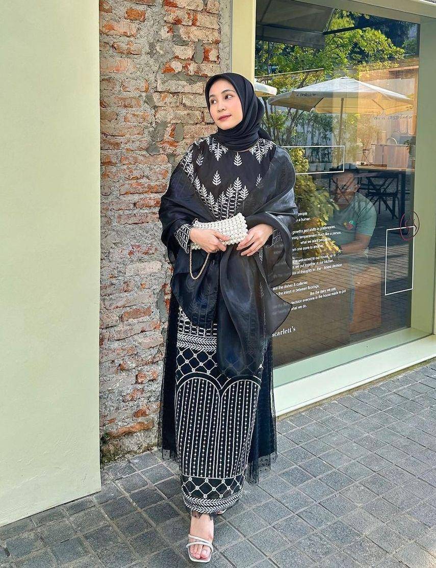 OOTD hijab (instagram com/aisni)