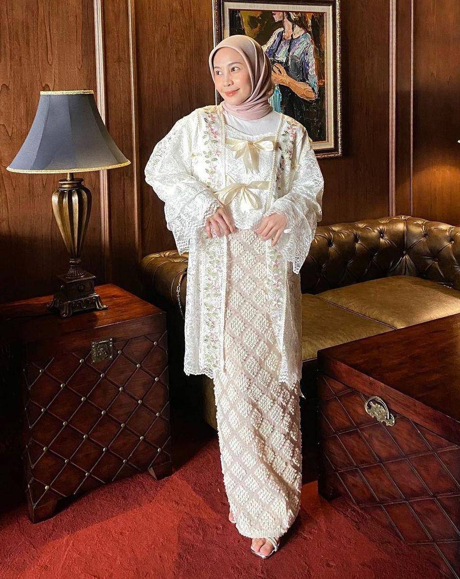 OOTD hijab (instagram com/aisni)