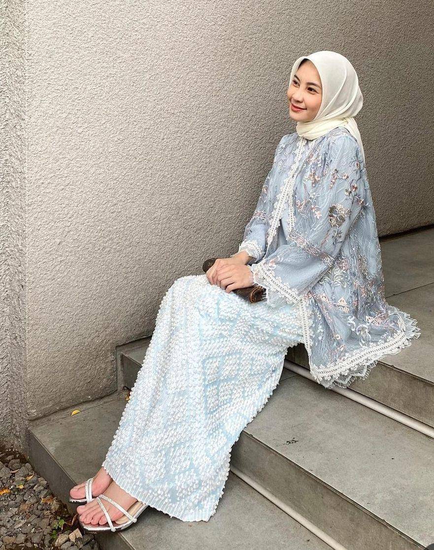 OOTD hijab (instagram com/aisni)