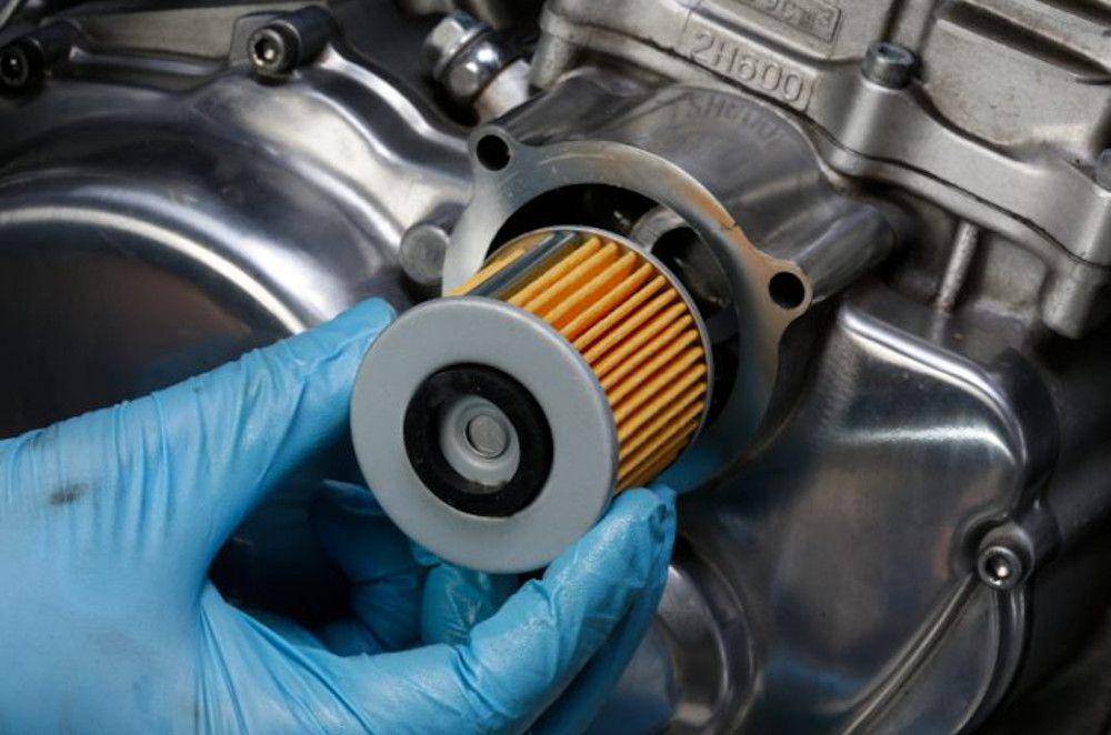 Ilustrasi filter oli motor (motodeal.com.ph)