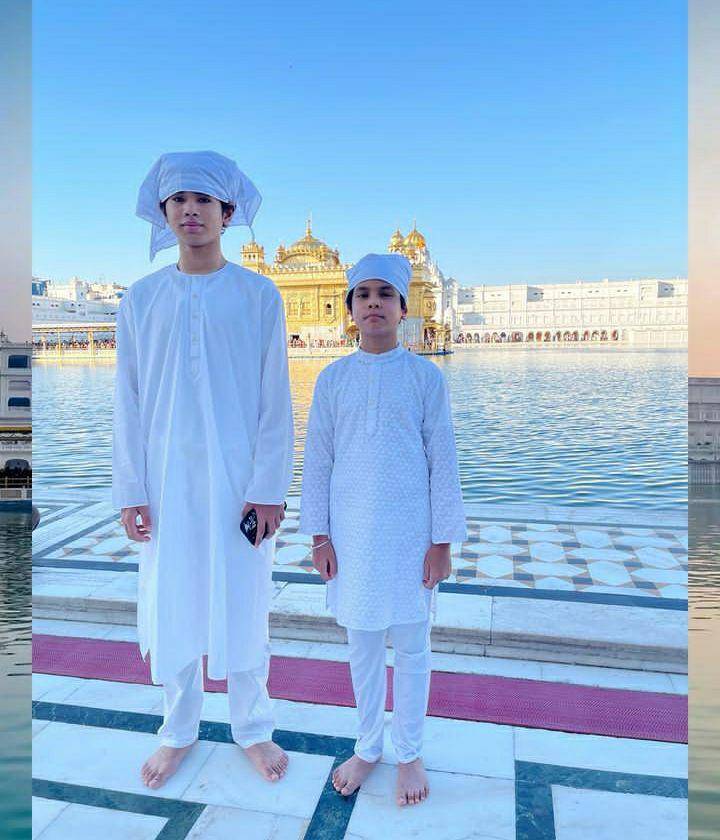potret Bunga Zainal dan keluarga di Golden Temple Amritsar (instagram.com/bungazainal05)