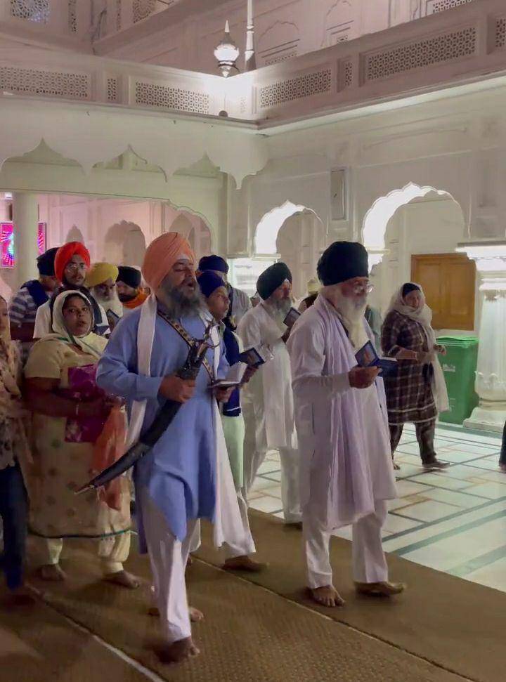 potret Bunga Zainal dan keluarga di Golden Temple Amritsar (instagram.com/bungazainal05)