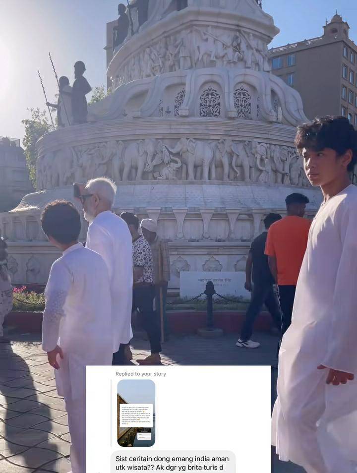 potret Bunga Zainal dan keluarga di Golden Temple Amritsar (instagram.com/bungazainal05)