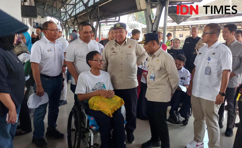 50 Penyandang Disabilitas Mudik Gratis dari Stasiun Pasar Senen