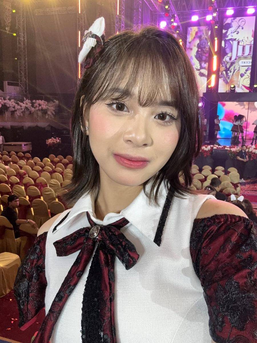 Zee JKT48 (x.com/a_zeejkt48)
