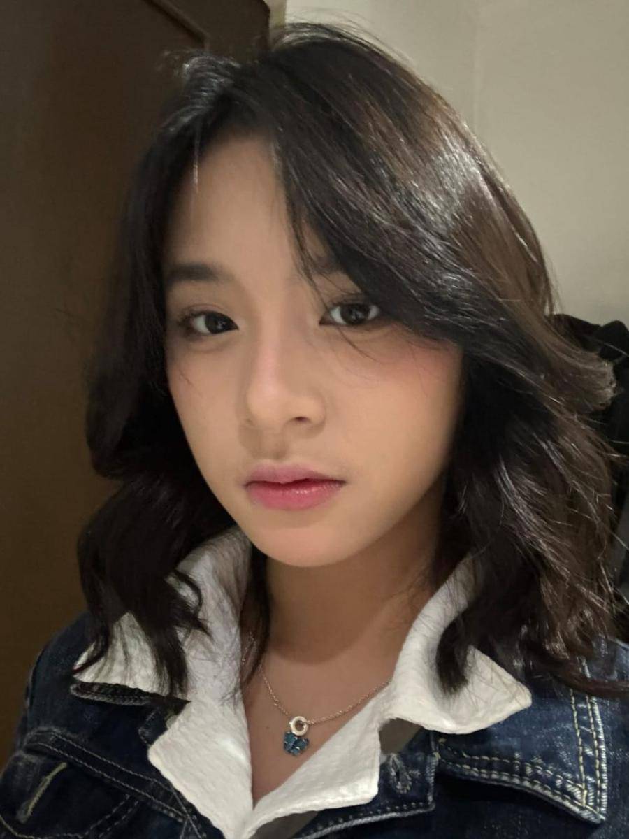 Zee JKT48 (x.com/a_zeejkt48)