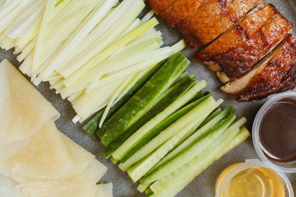 bebek peking (pexels.com/Polina Tankilevitch)