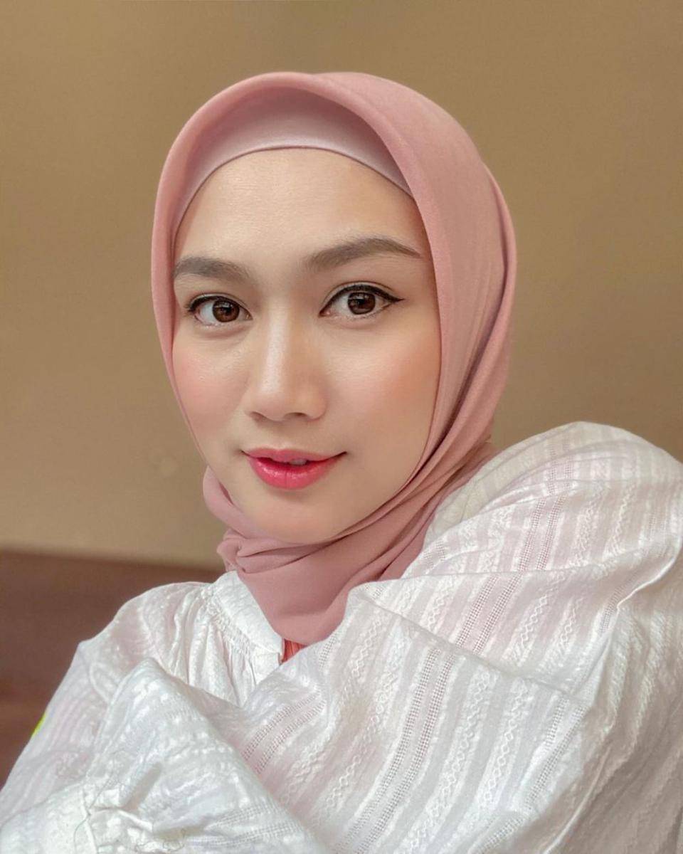 inspirasi makeup lebaran ala Melody Laksani (instagram.com/melodylaksani92)