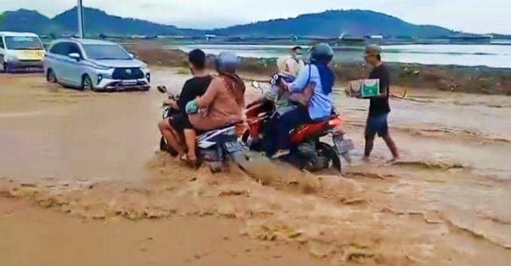 Jalan Lintas Provinsi di Bima Jadi Langganan Banjir Tiap Hujan Lebat
