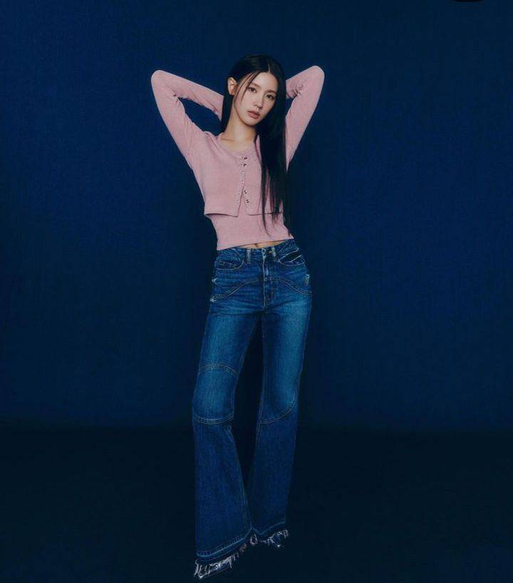 Miyeon (G)I-DLE (instagram.com/noodle.zip)