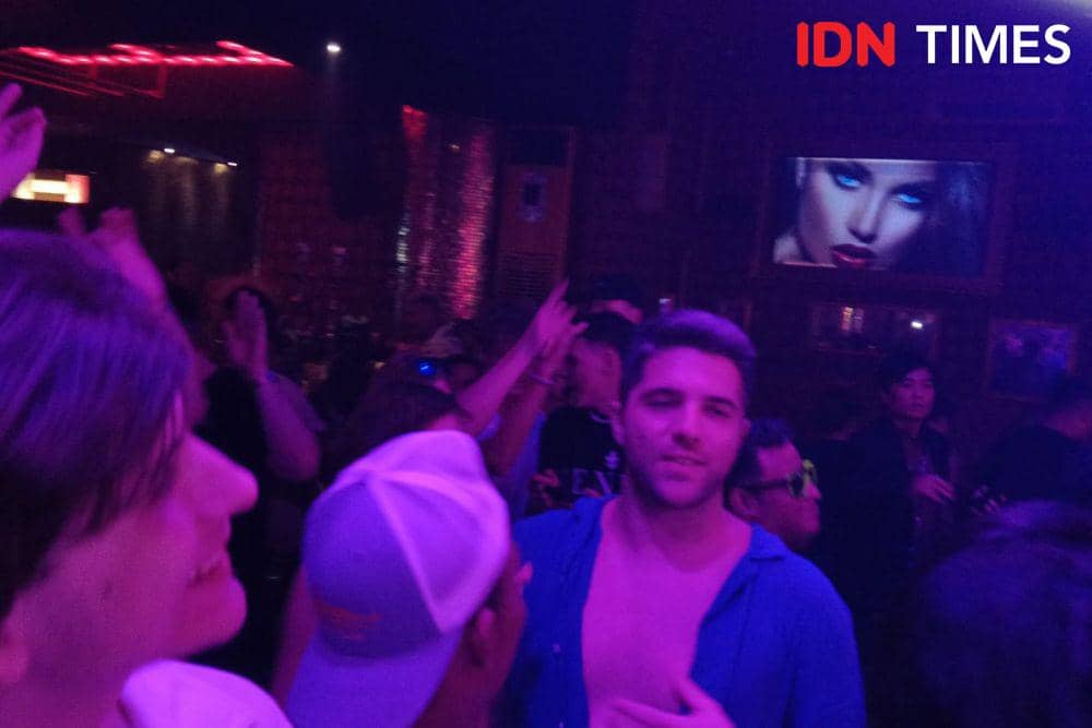 Ilustrasi klub malam (IDN Times/Ayu Afria)