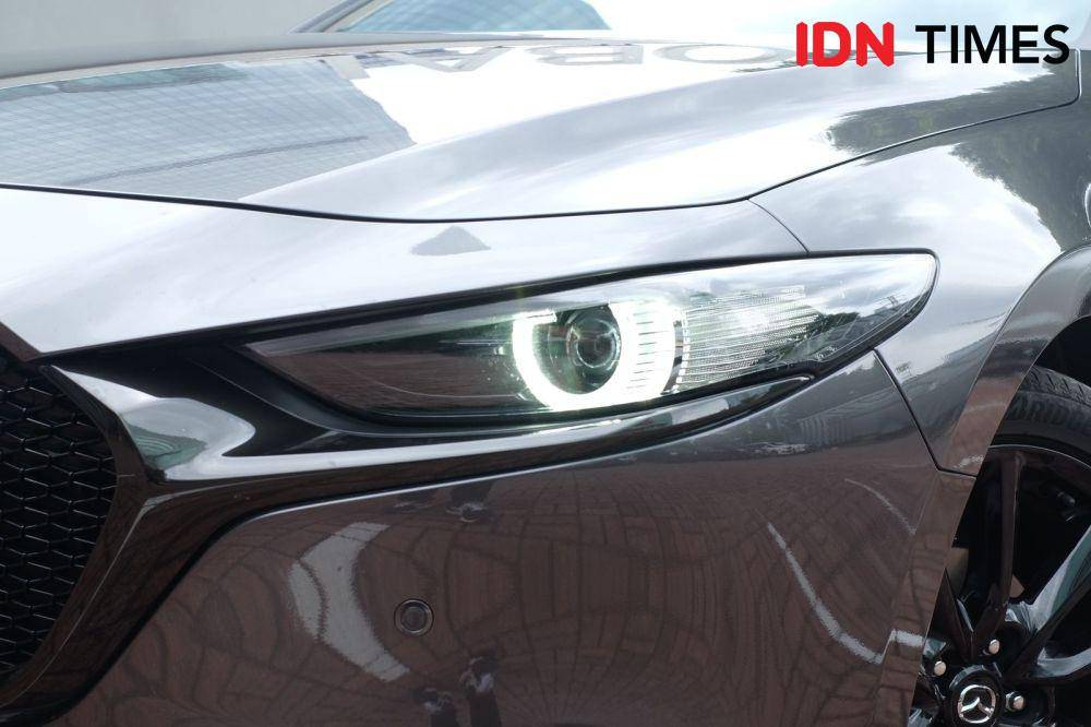 Headlamp utama Mazda3 HB (IDN Times/Fadhliansyah)