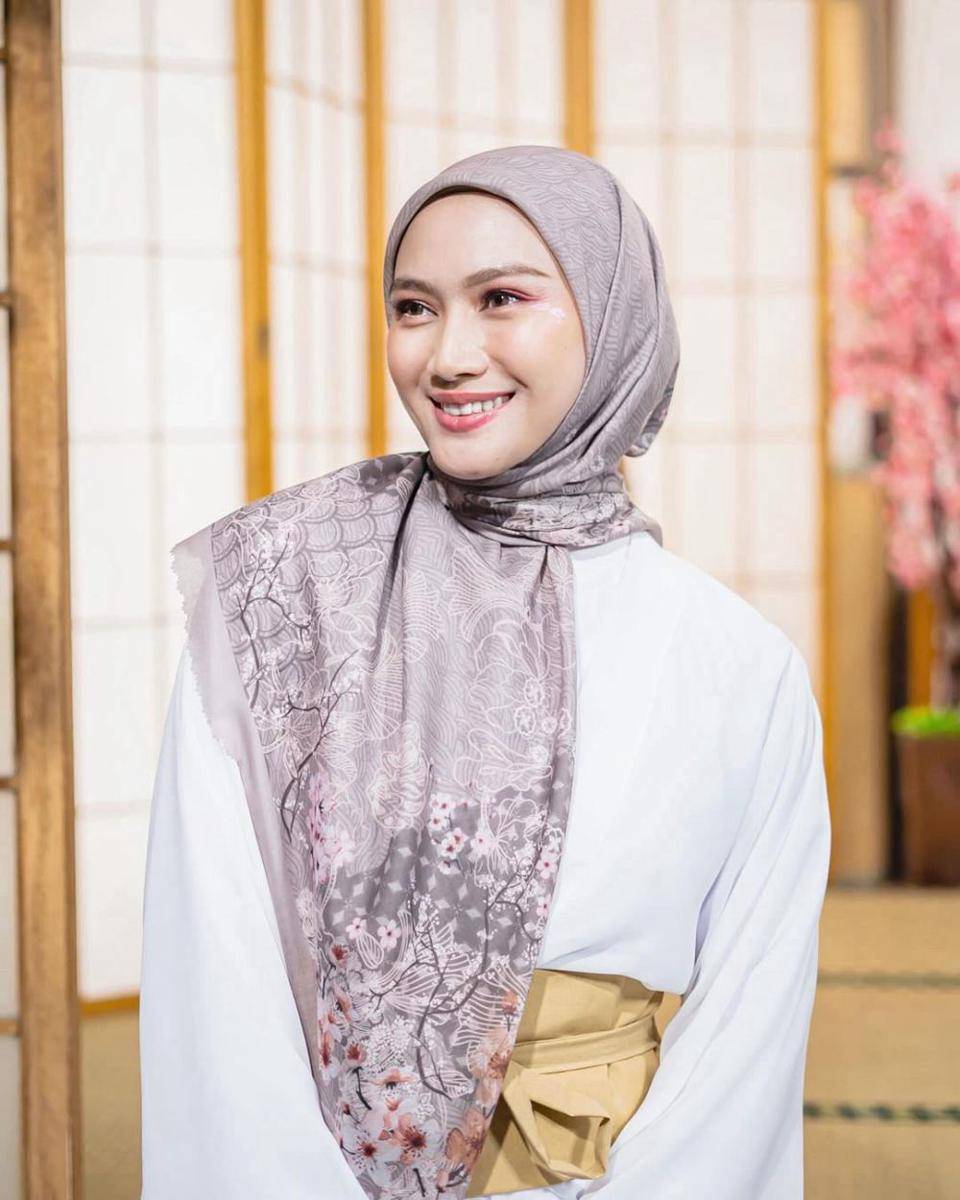 inspirasi makeup lebaran ala Melody Laksani (instagram.com/melodylaksani92)
