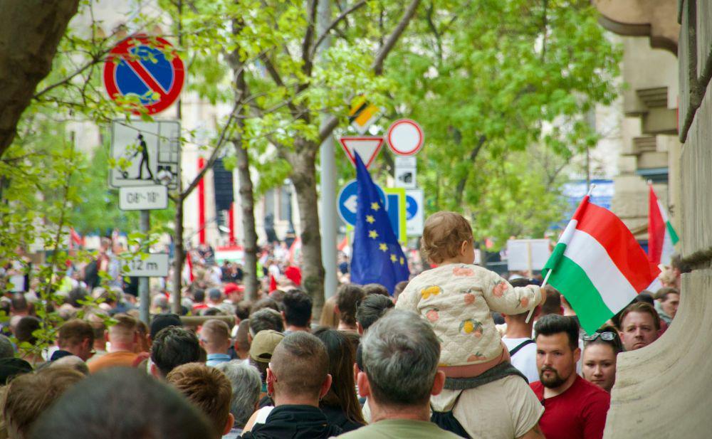 Puluhan Ribu Warga Hungaria Demo Ingin Akhiri Rezim Orban