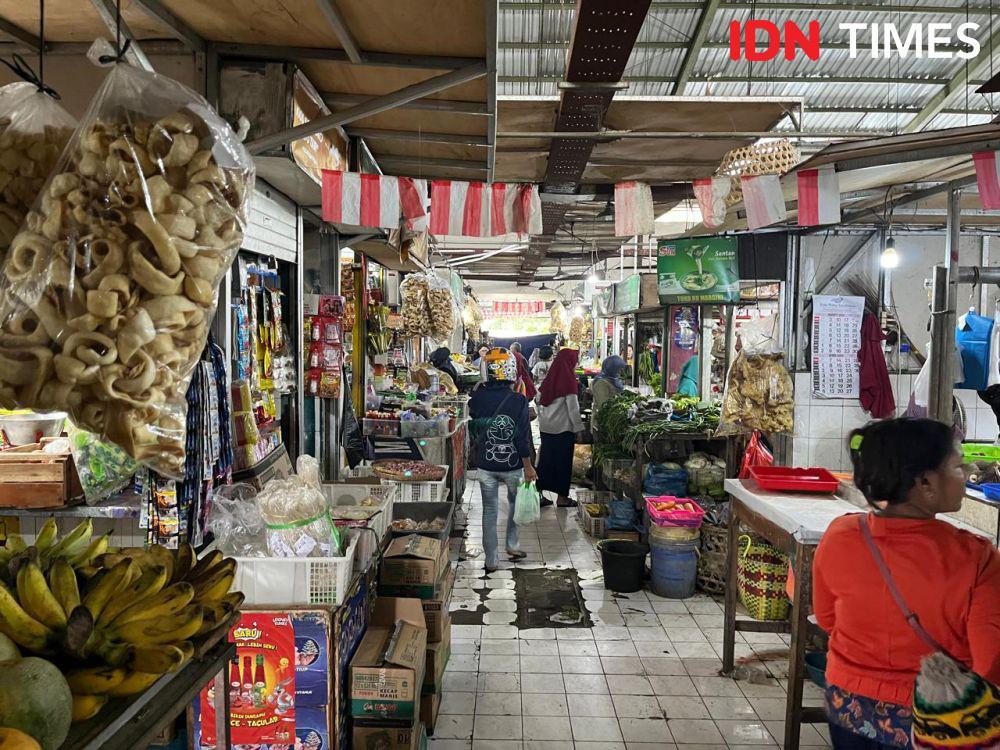 Suasana Pasar BK Simongan Semarang jelang Lebaran 2024. (IDN Times/Anggun Puspitoningrum)