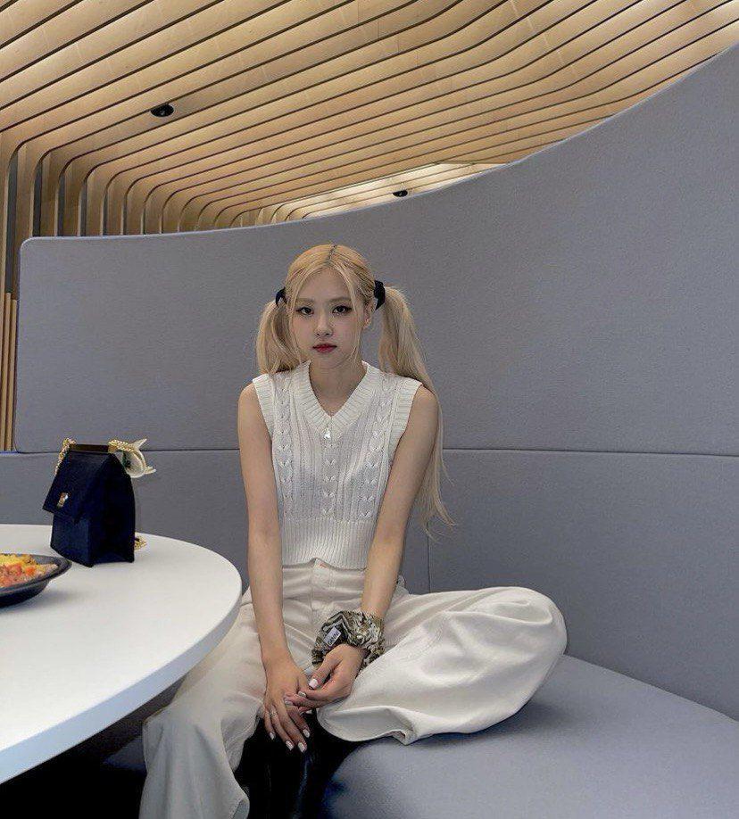 (Instagram.com/roses_are_rosie)