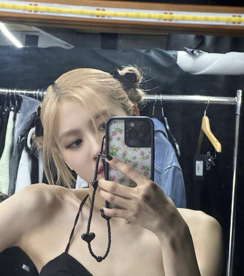 (Instagram.com/roses_are_rosie)