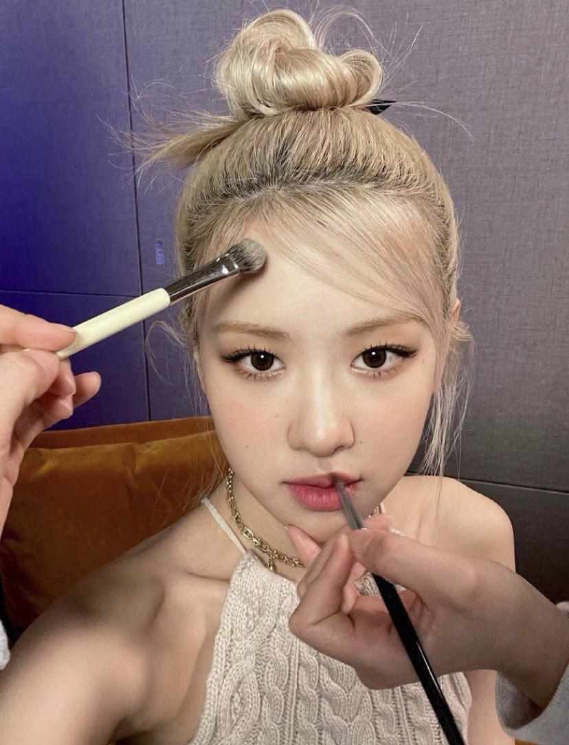 (Instagram.com/roses_are_rosie)