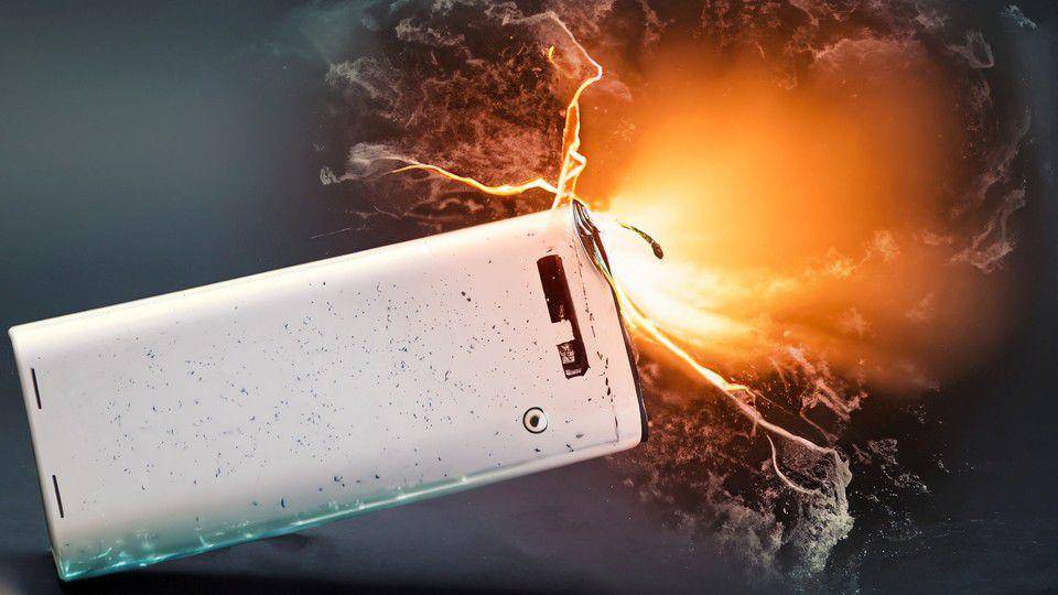 Ilustrasi powerbank meledak (oyalsblue.com)
