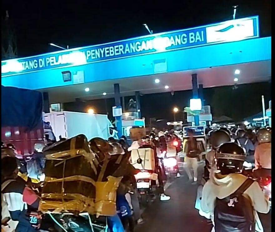 Antrean pemudik di Pelabuhan Padangbai. (Dok.IDN Times/istimewa)
