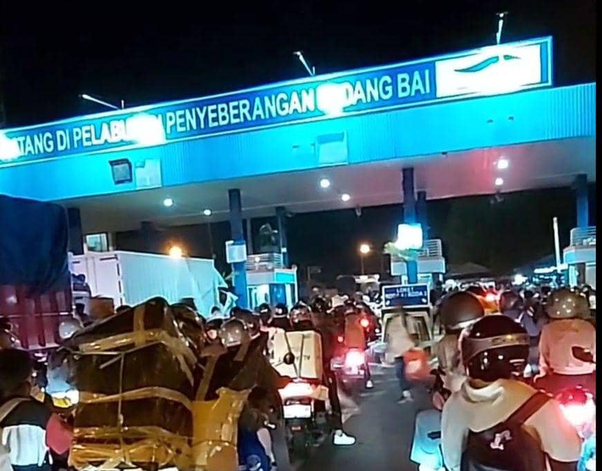 Antrean pemudik di Pelabuhan Padangbai. (Dok.IDN Times/istimewa)