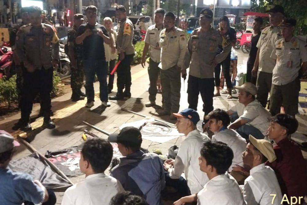 Satpol PP DKI Jakarta lakukan patroli cipta kondisi, 132 pelajar diamankan yang berkonvoi untuk cegah tawuran. (dok. Humas Pemprov DKI Jakarta)