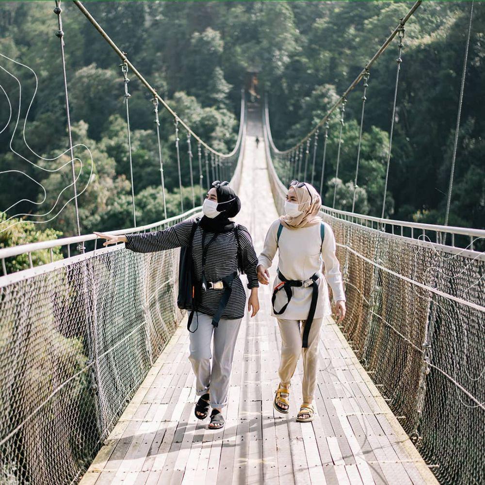 Situ Gunung Suspension Bridge (instagram.com/situgunungsuspensionbridge)