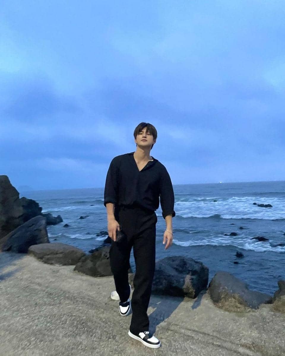 outfit untuk lebaran ala Seo In Guk (instagram.com/seo_cccc)