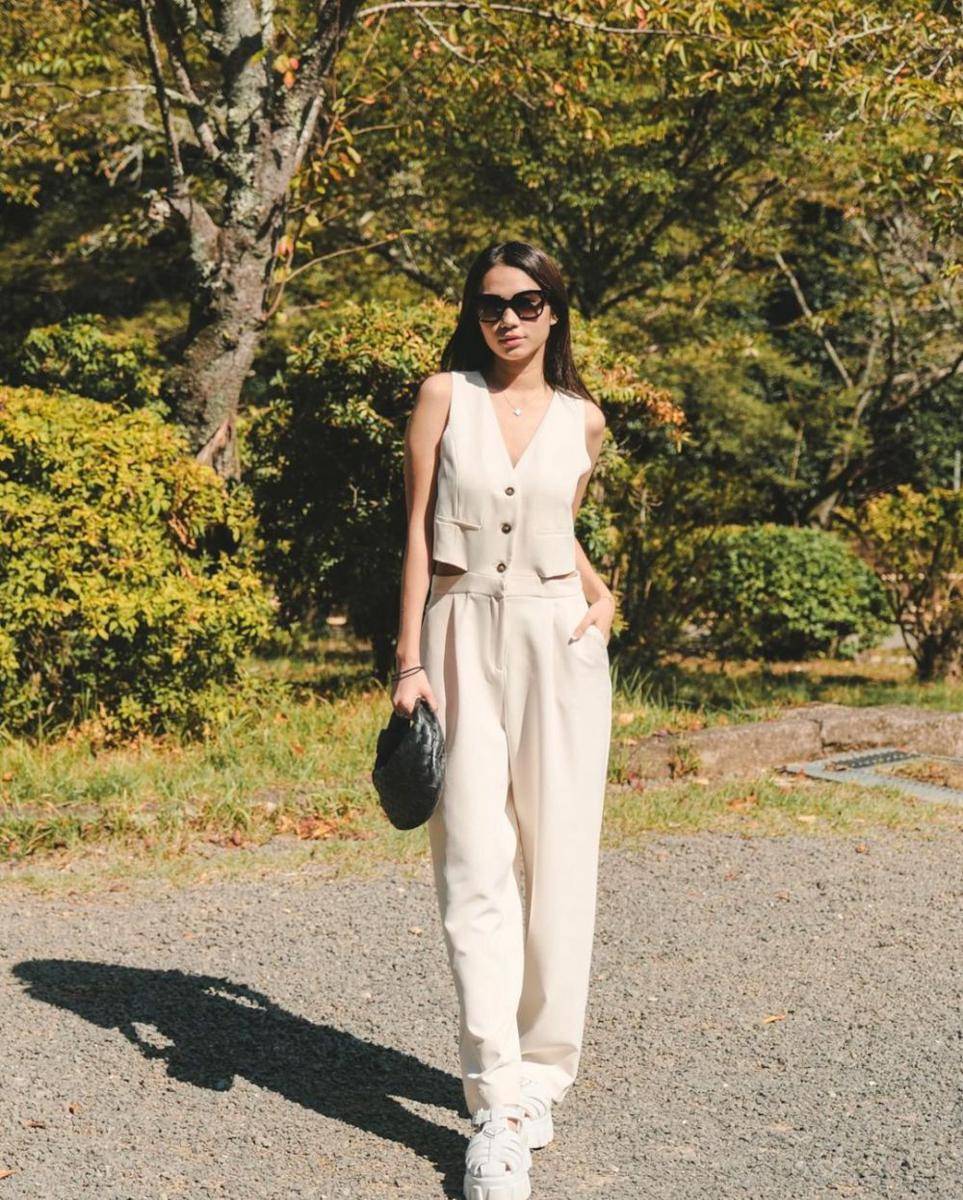 8 Ide OOTD Stockholm Style Azizah Salsa, Minimalist dan Nyaman!