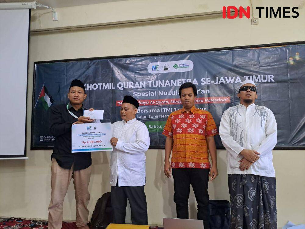 Khotmil Quran Tunanetra se Jawa Timur di Ponpes Nurul Falah, Ketintang, Surabaya. (IDN Times/Ardiansyah Fajar).