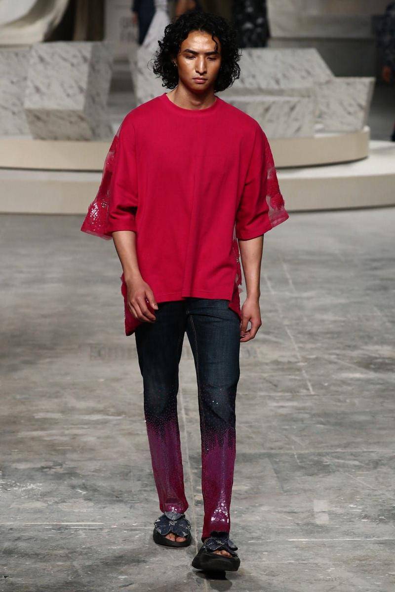 AFEW Rahul Mishra F/W '24 di Lakme Fashion Week 2024 (instagram.com/eriveltonhoskenstylist)