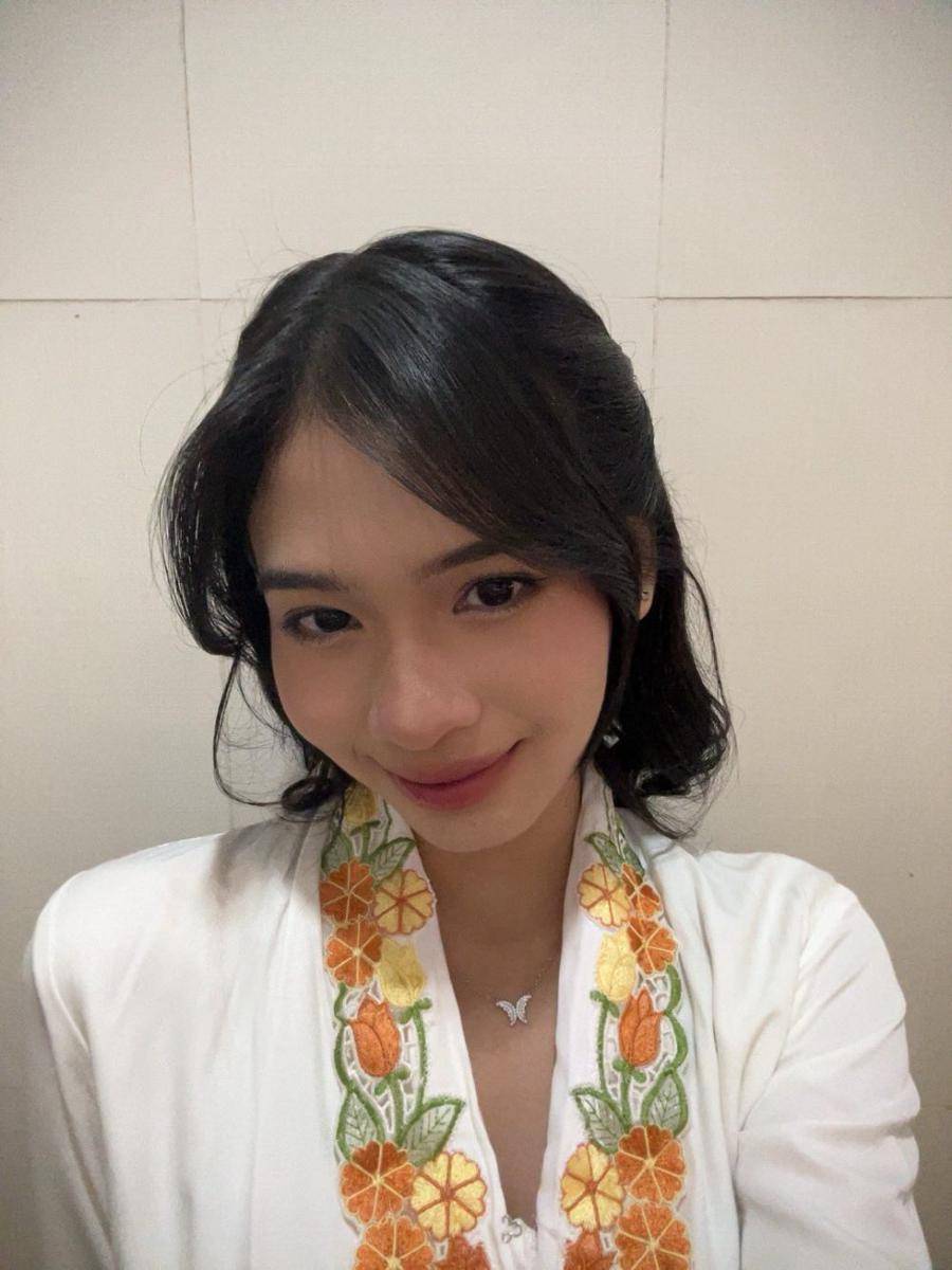 Flora JKT48 (x.com/s_florajkt48)