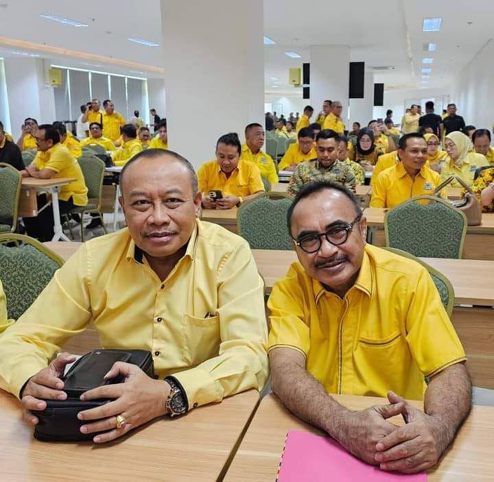 Pj Gubernur NTB Lalu Gita Ariadi mengenakan baju kuning saat menghadiri undangan DPP Partai Golkar di Jakarta, Sabtu (6/4/2024). (dok. Istimewa)