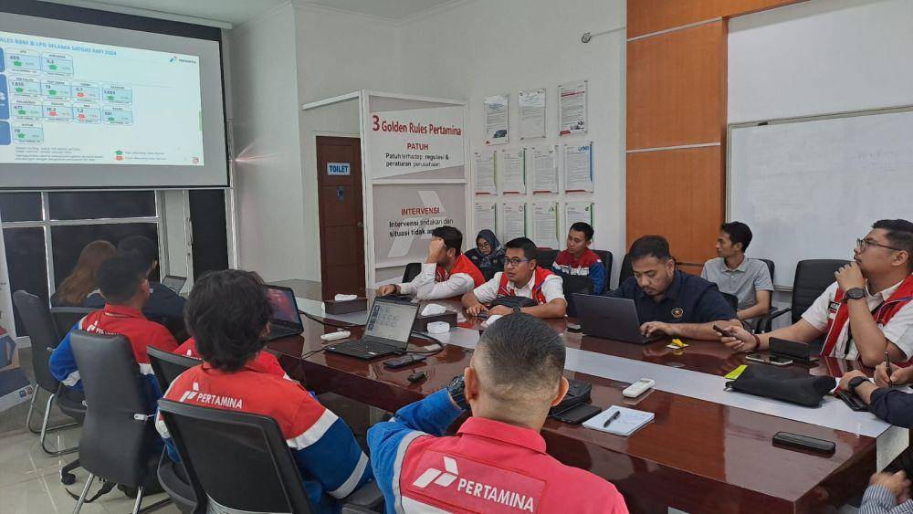 BPH Migas bersama Dinas ESDM NTB dan PT Pertamina Patra Niaga Jatimbalinus membahas soal ketersediaan pasokan BBM menjelang lebaran. (dok. Istimewa)